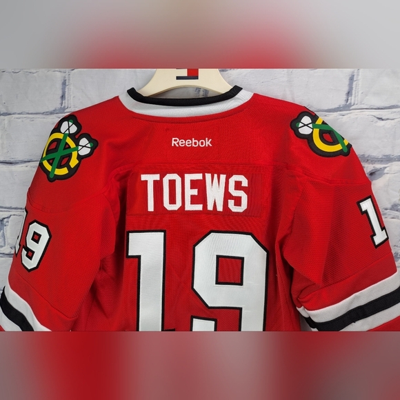 Reebok Chicago Blackhawks NHL Hockey Sweater Stitched Patch Boys Small/Medium - Picture 9 of 12